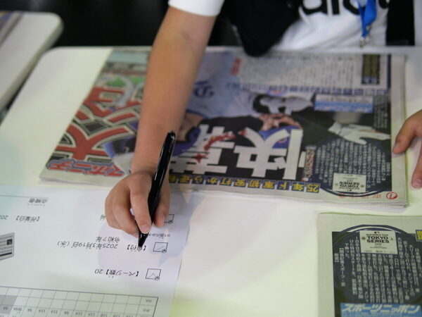 【とんでもないデカさ】に親子でビックリ！新聞印刷工場の最新設備見学レポートをお届け（東日印刷）