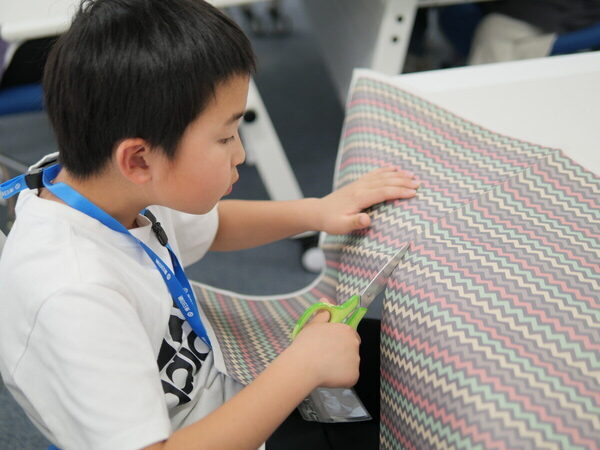 【とんでもないデカさ】に親子でビックリ！新聞印刷工場の最新設備見学レポートをお届け（東日印刷）