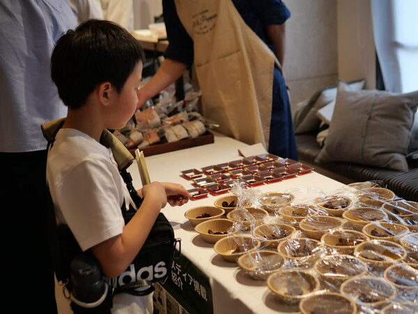 【とんでもないデカさ】に親子でビックリ！新聞印刷工場の最新設備見学レポートをお届け（東日印刷）