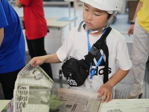 【とんでもないデカさ】に親子でビックリ！新聞印刷工場の最新設備見学レポートをお届け（東日印刷）