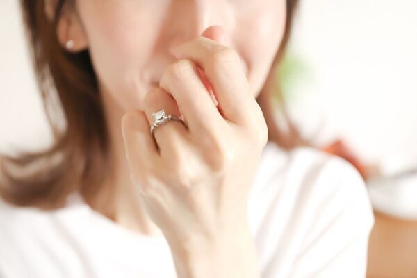 婚約が決まり、母から受け継いだのは「いかにも昭和」のバブルなダイヤの指輪だったけれど…