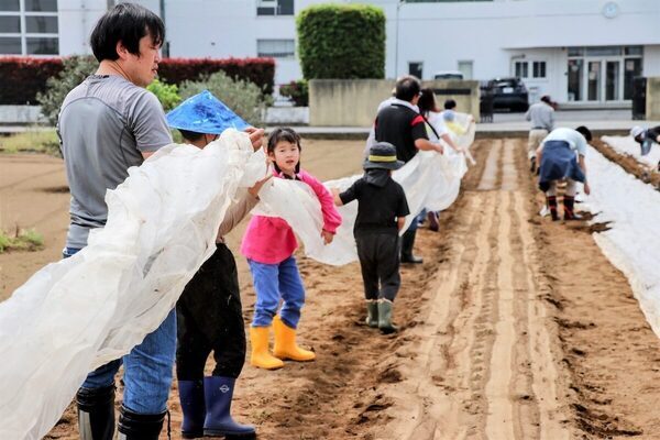 恒例の人気企画！【夏の枝豆収穫を目指す！】群馬県伊勢崎市「みんなの畑」で家族で農業体験、4/26（土）開催