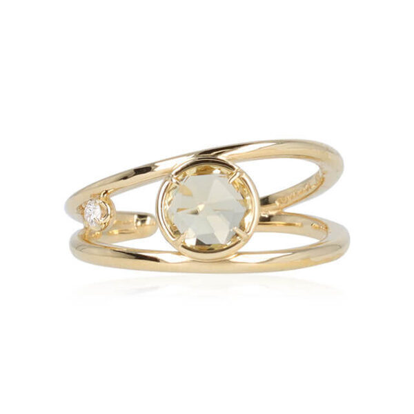 それはまるで、波打ってきらめく海の水面。大人の魅力を引き立ててる「POUR TOI」の2wayジュエリー