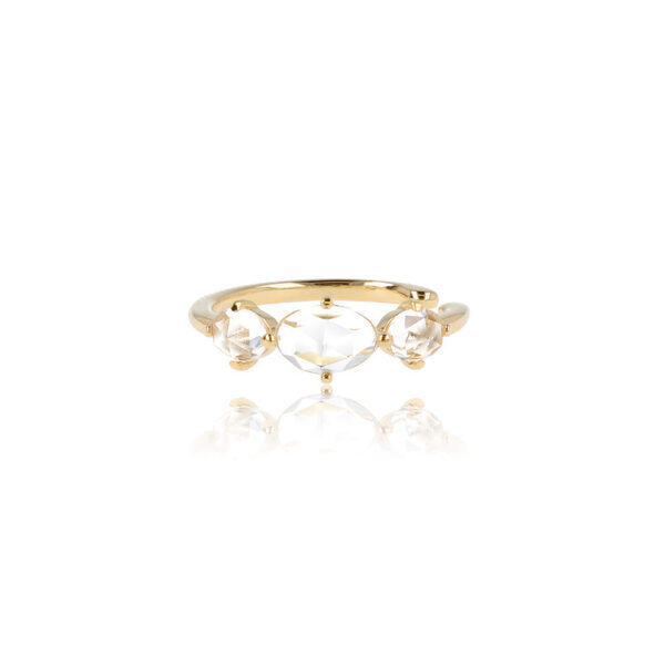 それはまるで、波打ってきらめく海の水面。大人の魅力を引き立ててる「POUR TOI」の2wayジュエリー