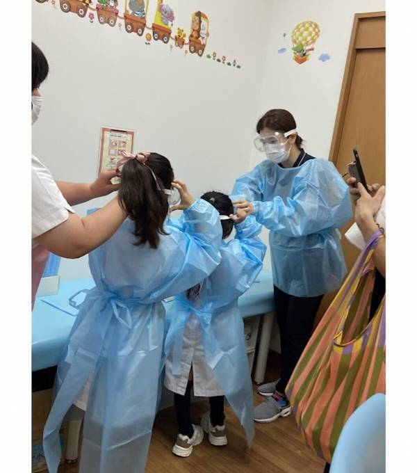 聴診器、点滴、心エコー、白衣を着て本物の医療器具を使った体験ができる！【小1生〜中3生対象】現役のお医者さんから学べる職場体験