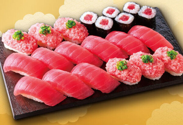 【圧倒的コスパ】15貫＋巻物1本で破格の1,080円！ まぐろが超たっぷり入った「超まぐろ寿しフェア」が小僧寿しで開催