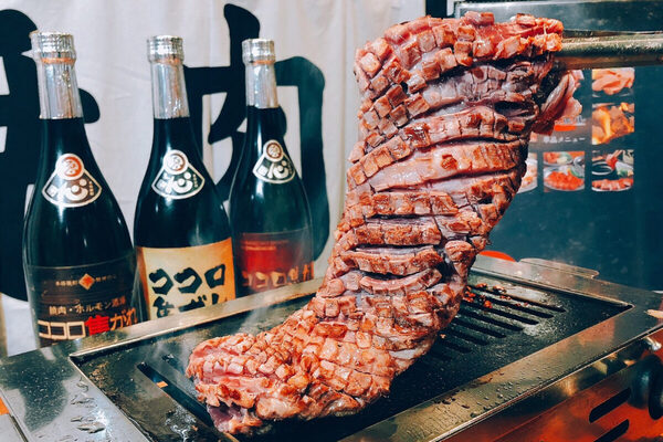 和牛肉寿司や牛とろ丼など、旨い肉料理が大集合！ 「ゴジュウジャー」のショーもある「肉祭2025 in等々力緑地」が5/2から開催