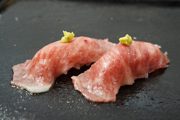 和牛肉寿司や牛とろ丼など、旨い肉料理が大集合！ 「ゴジュウジャー」のショーもある「肉祭2025 in等々力緑地」が5/2から開催