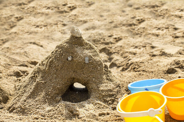 自閉症の子どもにとって「友達」はどんな存在？ 一人遊びをしがちだけど……自閉症の作家に聞いた