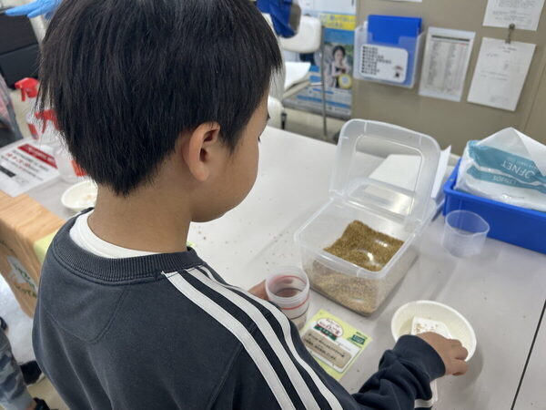 【オリジナルふりかけも作れちゃう】「ゆかり」でおなじみの食品工場、親子見学ツアーが超楽しい♡