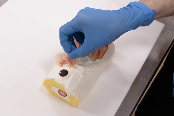 世界大会優勝パティシエが教えてくれるお菓子教室にバームクーヘン工場見学も！「atelier京ばあむ」のGWイベント