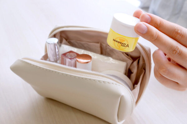 お出かけ先でのお腹トラブルに。「ラッパのマークの正露丸」から、手のひらサイズの「セイロガン糖衣Ａ 携帯用」が発売