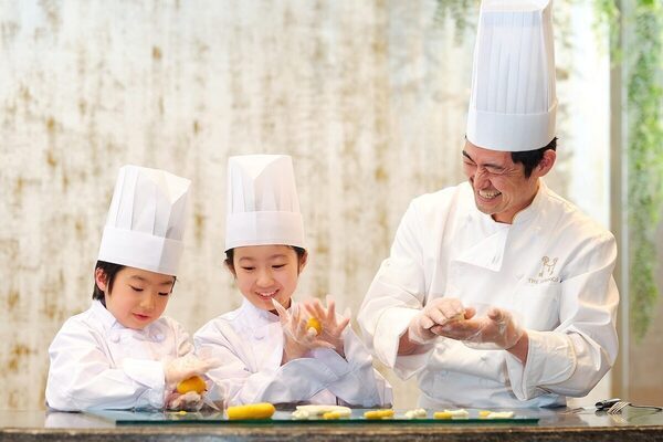 【ザ ストリングス 表参道】子ども向けのクッキング教室や、親子でランチタイムを楽しむ体験型イベントを開催