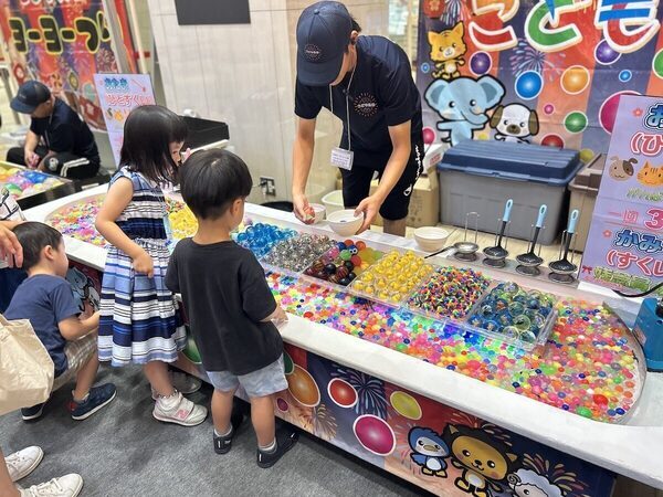 西新宿に巨大遊び場出現！【入場無料イベント】「三角広場まつり TOKYOキッズフェスタ2025」開催