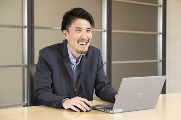 フルリモ・フルフレで働く管理職エンジニアパパ。二児の子育てにも全力でコミットする1日のスケジュール