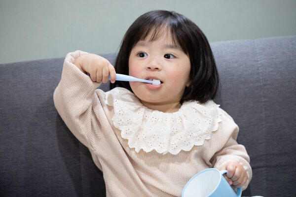 赤ちゃん想いで磨きやすい！ 360度にブラシの毛が付いている「乳歯専用歯ブラシHapico」が発売