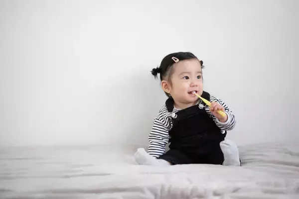 赤ちゃん想いで磨きやすい！ 360度にブラシの毛が付いている「乳歯専用歯ブラシHapico」が発売