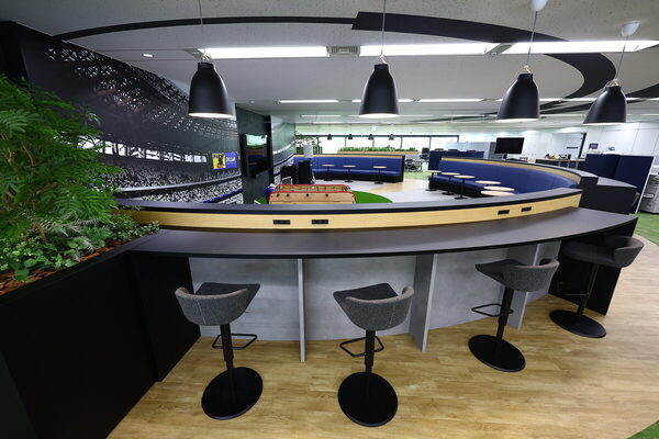 「ロールモデルは誰か1人じゃなくていい」サッカー日本代表戦で全国各地を飛び回るママが「キャリアに迷いはなかった」と言える理由