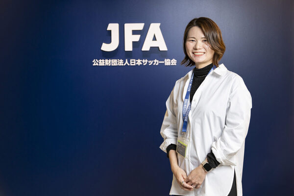 「ロールモデルは誰か1人じゃなくていい」サッカー日本代表戦で全国各地を飛び回るママが「キャリアに迷いはなかった」と言える理由