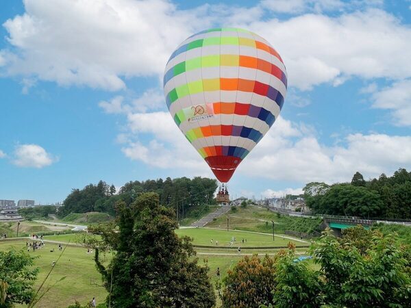 【6歳未満は無料】新緑の季節、家族で熱気球に乗ってみない？ ひたちなか市で昨年大好評のイベントが今年も開催