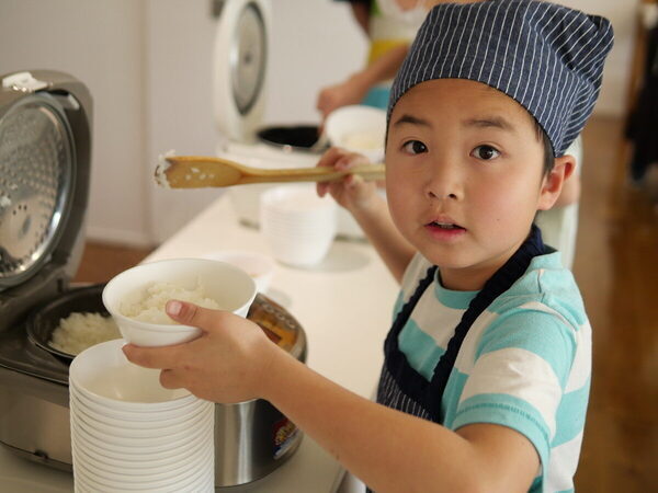 「お店の餃子みたい」と息子が大歓喜！ 参加費無料もうれしすぎる【モランボン】親子手づくり餃子教室（東京・府中市）