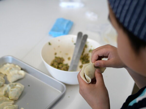 「お店の餃子みたい」と息子が大歓喜！ 参加費無料もうれしすぎる【モランボン】親子手づくり餃子教室（東京・府中市）