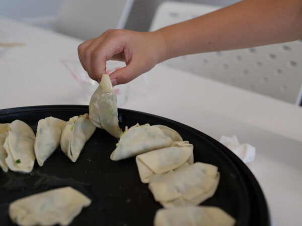 「お店の餃子みたい」と息子が大歓喜！ 参加費無料もうれしすぎる【モランボン】親子手づくり餃子教室（東京・府中市）