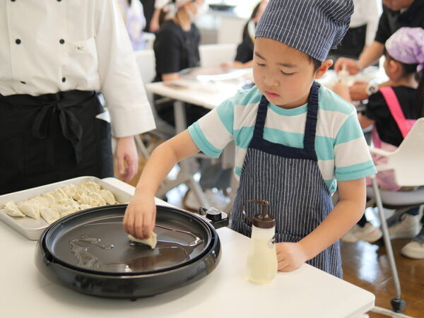 「お店の餃子みたい」と息子が大歓喜！ 参加費無料もうれしすぎる【モランボン】親子手づくり餃子教室（東京・府中市）