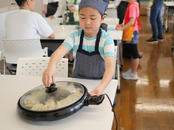 「お店の餃子みたい」と息子が大歓喜！ 参加費無料もうれしすぎる【モランボン】親子手づくり餃子教室（東京・府中市）