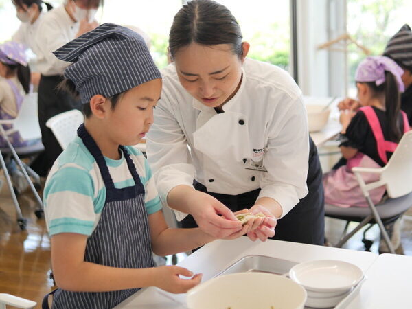 「お店の餃子みたい」と息子が大歓喜！ 参加費無料もうれしすぎる【モランボン】親子手づくり餃子教室（東京・府中市）