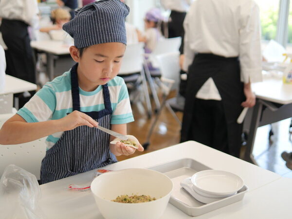「お店の餃子みたい」と息子が大歓喜！ 参加費無料もうれしすぎる【モランボン】親子手づくり餃子教室（東京・府中市）
