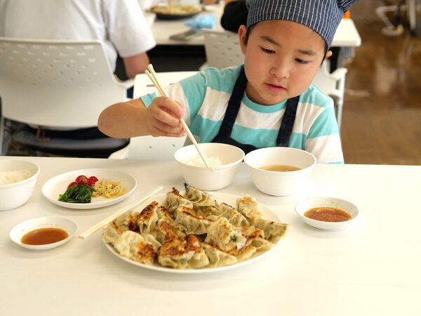 「お店の餃子みたい」と息子が大歓喜！ 参加費無料もうれしすぎる【モランボン】親子手づくり餃子教室（東京・府中市）