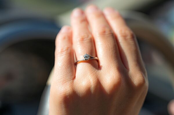 若くして亡くなった母が「ママが死ぬまで絶対いや！ 死んでも持っていきたい！」と言うほど大事にしていた指輪を形見にもらったら