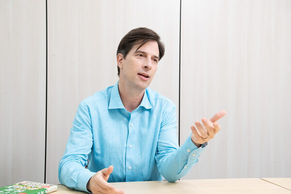 1日で10万円稼げるバイトに「ラッキー」と飛びつかない子に。パックンがすすめる「親子の会話」【インタビュー】