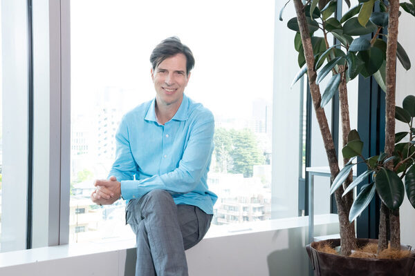 1日で10万円稼げるバイトに「ラッキー」と飛びつかない子に。パックンがすすめる「親子の会話」【インタビュー】