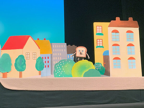 令和の子どもたちに大人気♡ 絵本シリーズ「パンどろぼう」が人形劇に！ 舞台の上で歌って走って大騒ぎ～♪