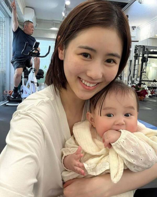 西野未姫さんと元AKB48同期ママたちがマザーズバッグの中身を大公開！「忘れたら絶望」するほど便利なアイテムは？