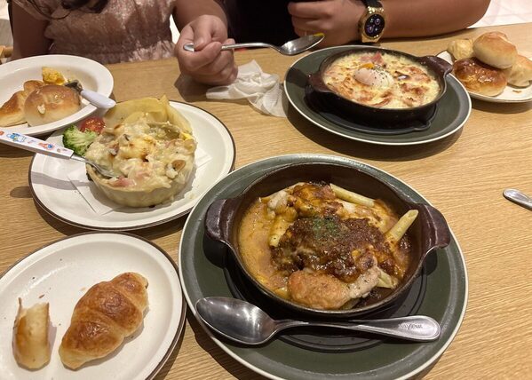 パン食べ放題＆ボリューム満点の料理に大満足！ サンマルク運営の「バケット」がコスパ最強だった