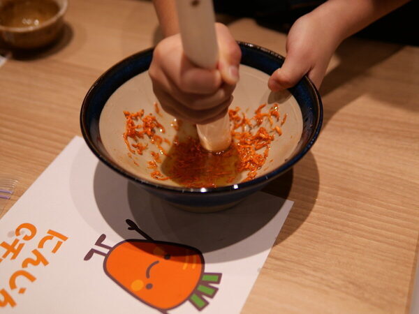 捨てるはずの野菜がクレヨンに⁉ まさかの出来ばえに息子も惚れ惚れ♡【大戸屋×専修大学】ワークショップ（東京・千代田区）