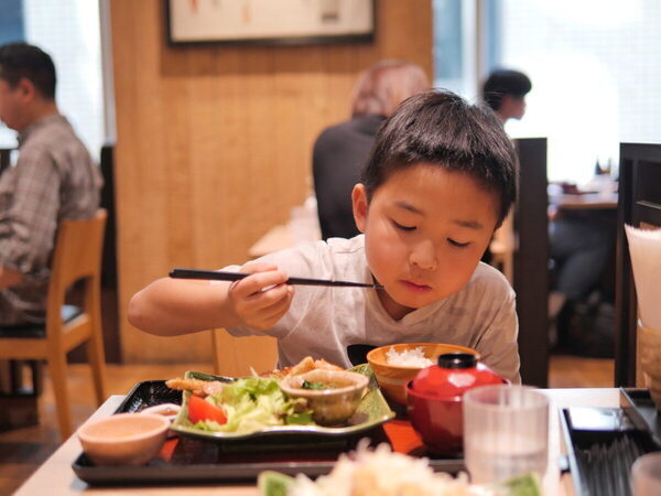 捨てるはずの野菜がクレヨンに⁉ まさかの出来ばえに息子も惚れ惚れ♡【大戸屋×専修大学】ワークショップ（東京・千代田区）