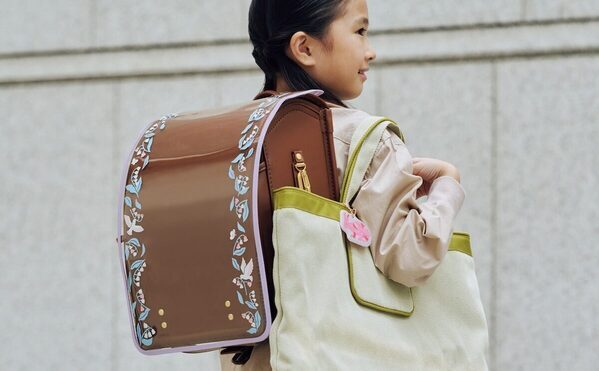 知らなかった！メーカー推奨の「ランドセル」のお手入れ方法。放っておくとカビの原因にも……