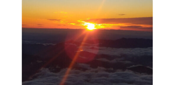 ベテランガイドが子どもたちをサポート。夏休みは世界文化遺産「富士山」登頂にチャレンジ！
