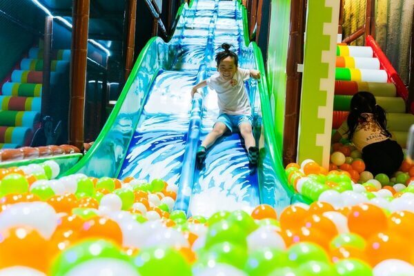 【中四国最大級】の全天候型キッズパークに巨大迷路「キスケ砦」再び！『KIT PLAY』に新エリア「キット砦」オープン