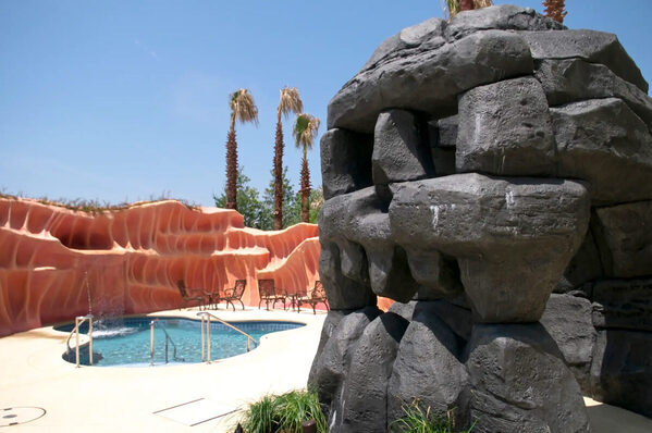 ディズニーホテルで楽しめるのはディズニーだけじゃない！ ホテルミラコスタなど3つのホテルで今夏もプールがオープン