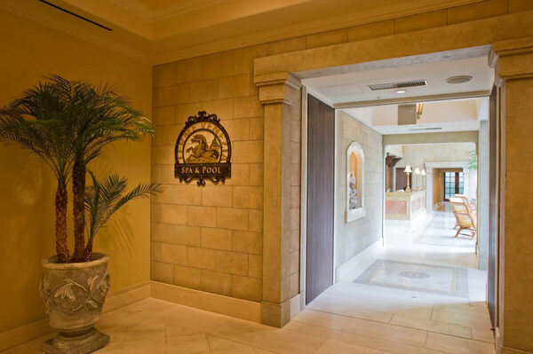 ディズニーホテルで楽しめるのはディズニーだけじゃない！ ホテルミラコスタなど3つのホテルで今夏もプールがオープン