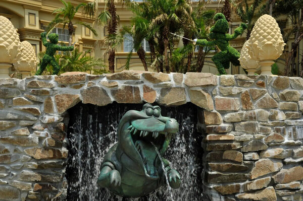 ディズニーホテルで楽しめるのはディズニーだけじゃない！ ホテルミラコスタなど3つのホテルで今夏もプールがオープン