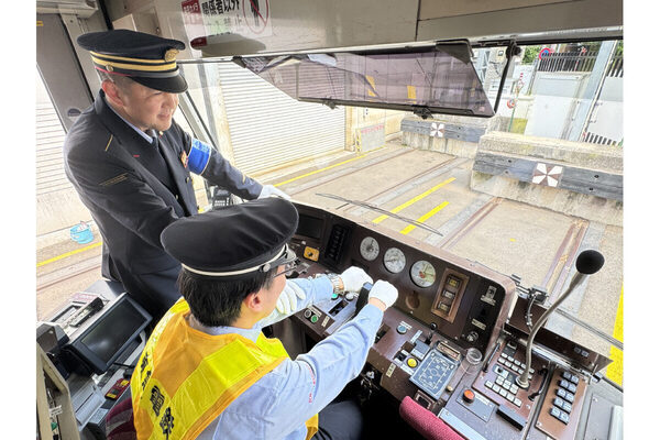 ぶるさと納税で子どもにプレミアムな体験を！世田谷区ふるさと納税の返礼品に、東急電鉄の上町車庫見学ツアーと二子玉川駅駅長体験が登場