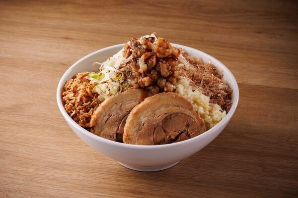【極太ワシワシ麺と厚切りチャーシュー】新潟に“伝説級”二郎系爆誕！『夢にカケハシ響けハレノヒ』が6/3堂々オープン！