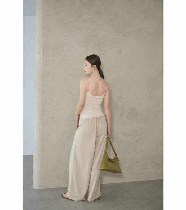 【写真あり】“1枚で360°きれい見え”を実現！【新発売】BAMBI WATERのカップ付きトップス登場