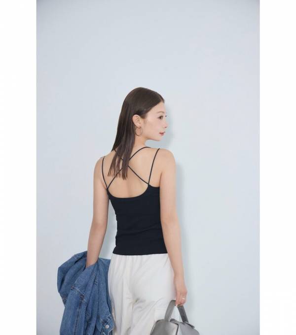 【写真あり】“1枚で360°きれい見え”を実現！【新発売】BAMBI WATERのカップ付きトップス登場